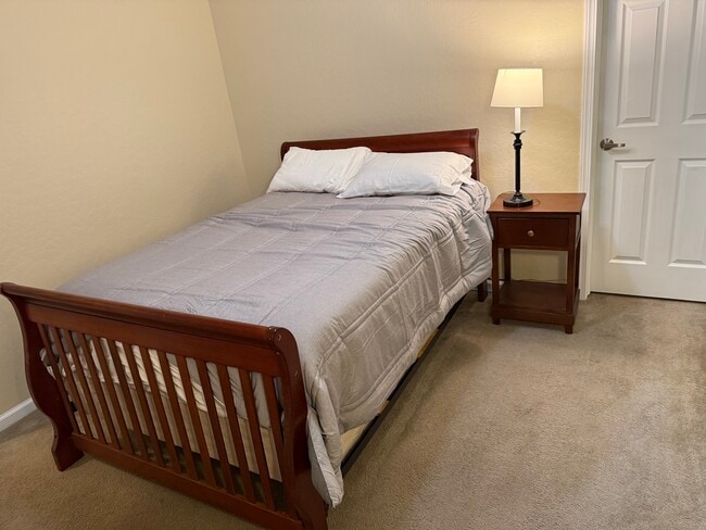 Building Photo - 6137 E Cortland Ave