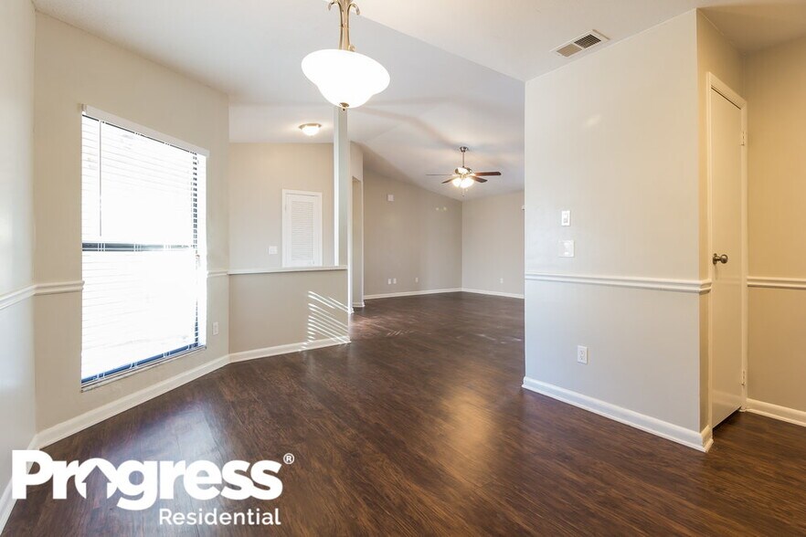 Building Photo - 431 Surrey Run