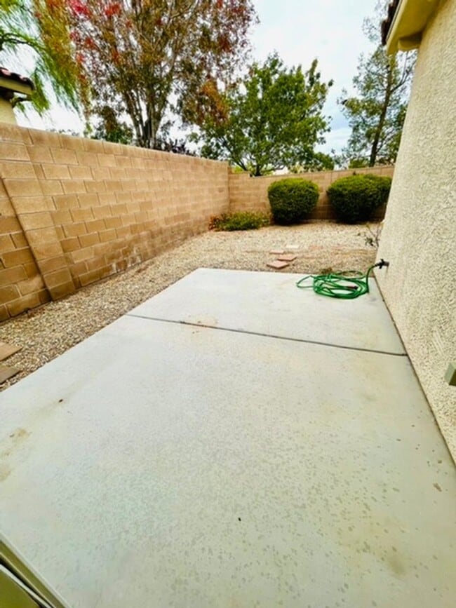 Building Photo - Newly Updated Single-Story in Southern Highlands