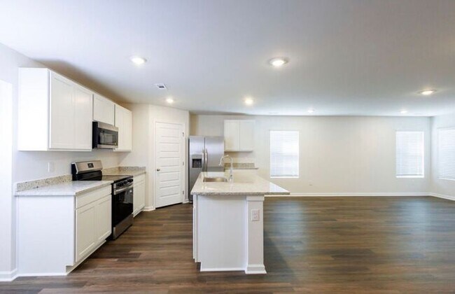 Building Photo - MOVE IN SPECIAL-Beautiful home available for rent