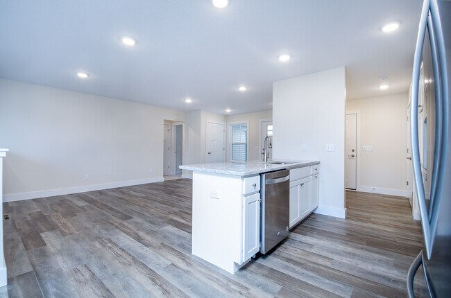 Building Photo - 9250 Brook Hollow Ln