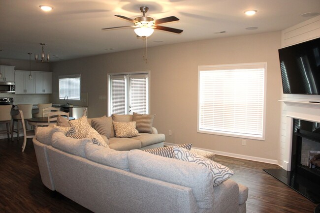 Building Photo - Welcome to your dream home!