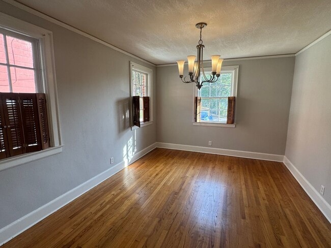 Building Photo - Adorable Home