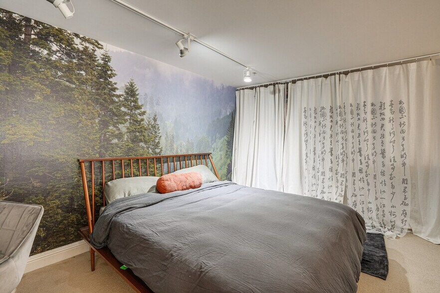 Building Photo - 661 5th St