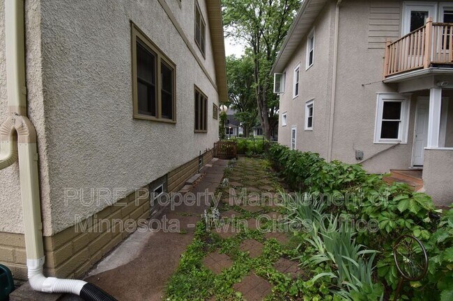 Building Photo - 2727 Queen Ave N