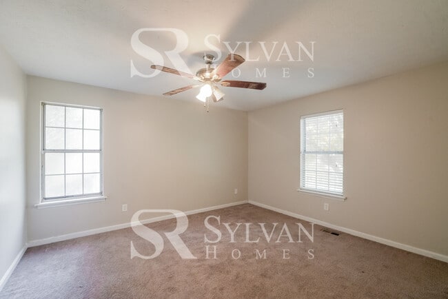 Building Photo - Immerse yourself in comfort and convenience