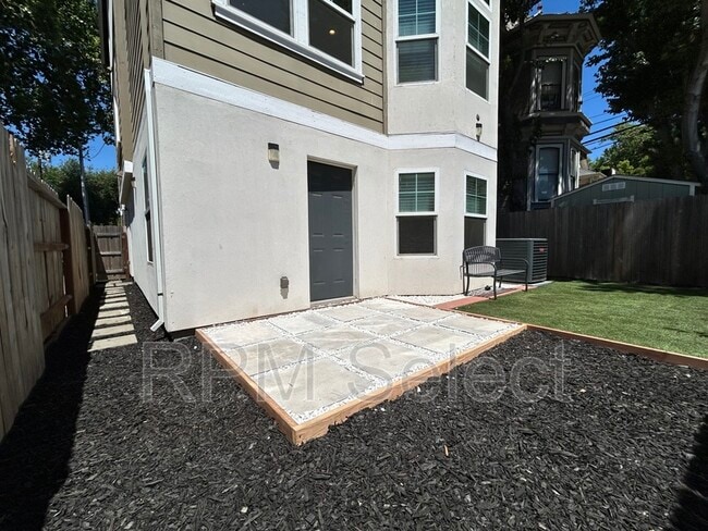 Building Photo - 519 8th St