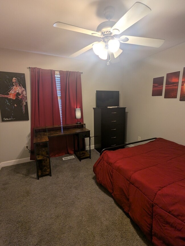 Building Photo - 524 Rothwood Ave