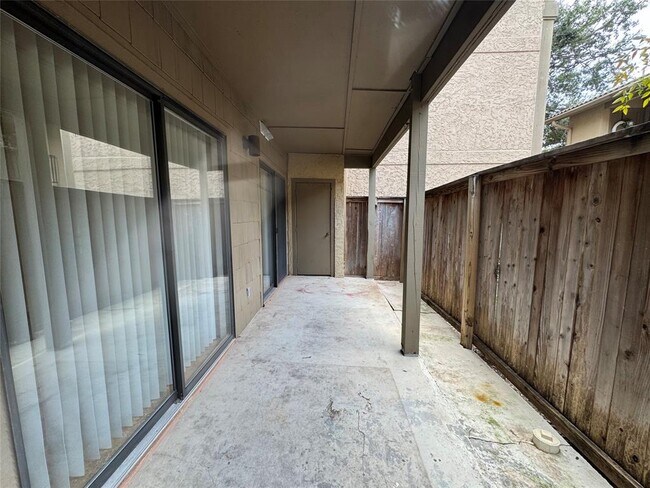 Building Photo - 1202 Thorpe Ln