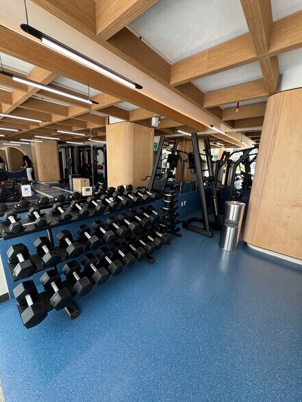 Building Photo - 264 NW 31st St