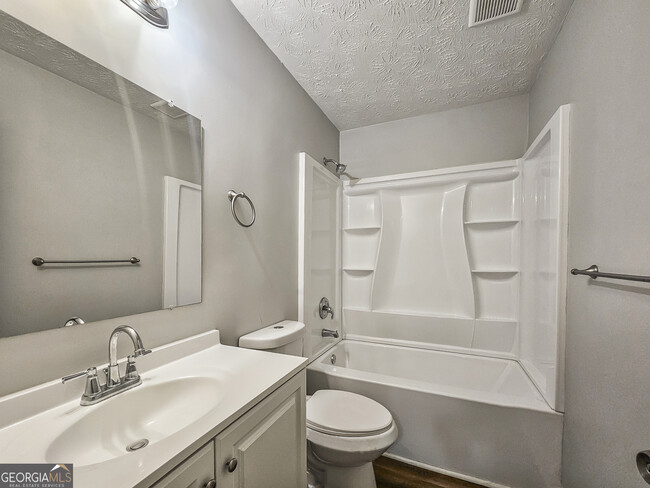 Building Photo - 3051 Red Oak Trail