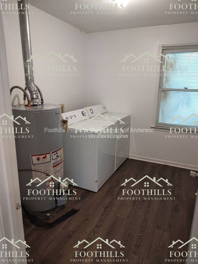 Building Photo - 130 Tanglewood Dr