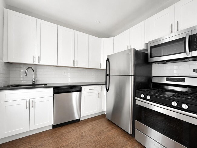 Building Photo - 546 Isham St
