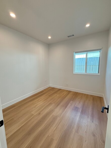 Building Photo - 6641 Glade Ave