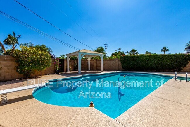 Building Photo - 417 E Rose Ln