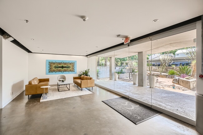 Building Photo - 1115 S Alamo St