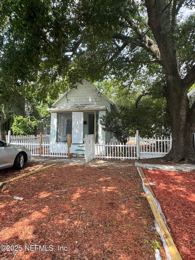 Building Photo - 950 Spearing St