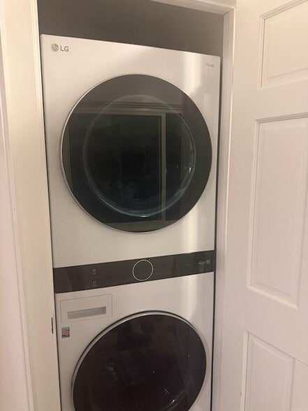 Building Photo - 10714 Gull Point Rd