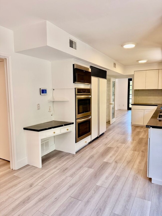 Building Photo - Gorgeous Encino Hills Home