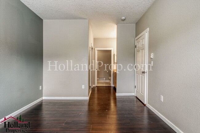 Building Photo - Bright Ground-Floor Condo with Private Patio in Beaverton