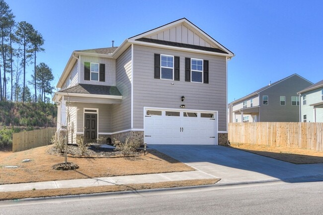 Building Photo - 4 Bedroom 3 Bathroom Two Story Home