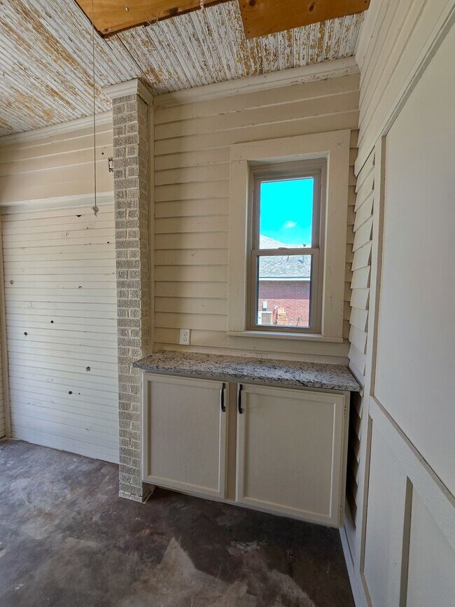 Building Photo - Cute 3 Bedroom Brick home in Shawnee