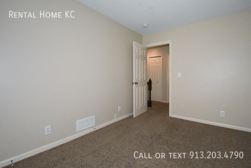 Building Photo - 14807 Robinson St