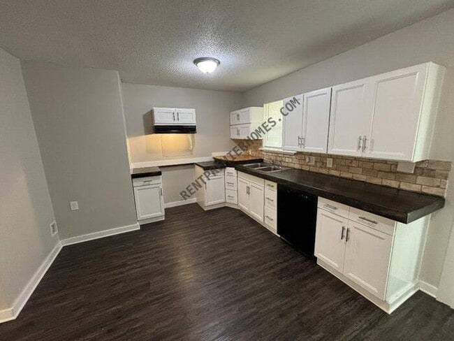 Building Photo - 124 Karen Cove