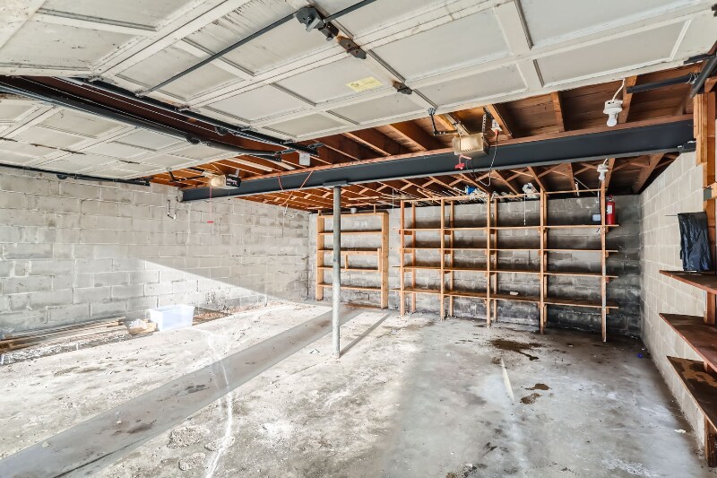 Building Photo - 2106 Grand Ave S