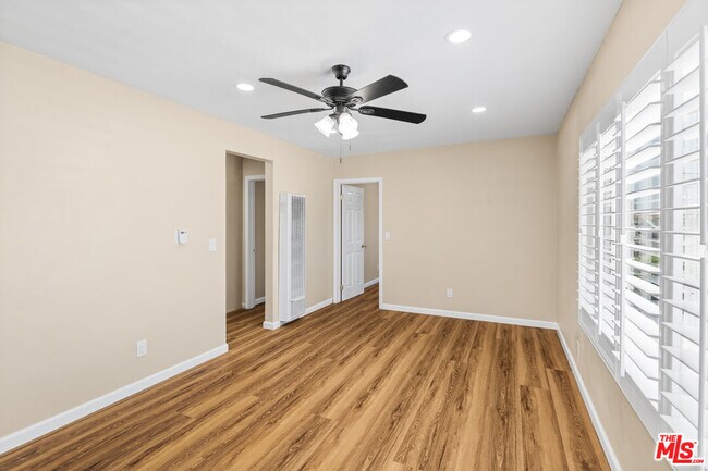 Building Photo - 4622 W 149th St