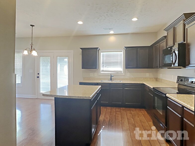 Building Photo - 1257 Morstead Dr