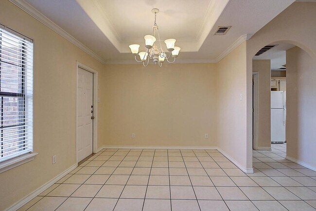 Building Photo - 3805 Julia Cir