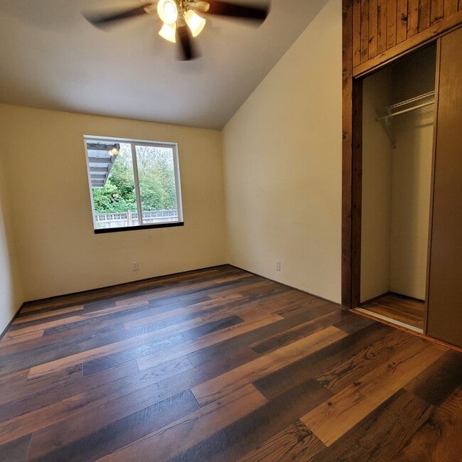 Building Photo - Pet Friendly 4 Bed / 2Bath Home w/ Garage