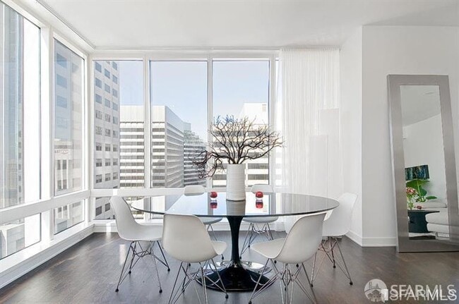 Building Photo - 301 Mission St