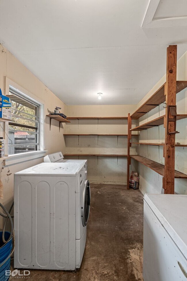 Building Photo - 2940 W Cavett Dr