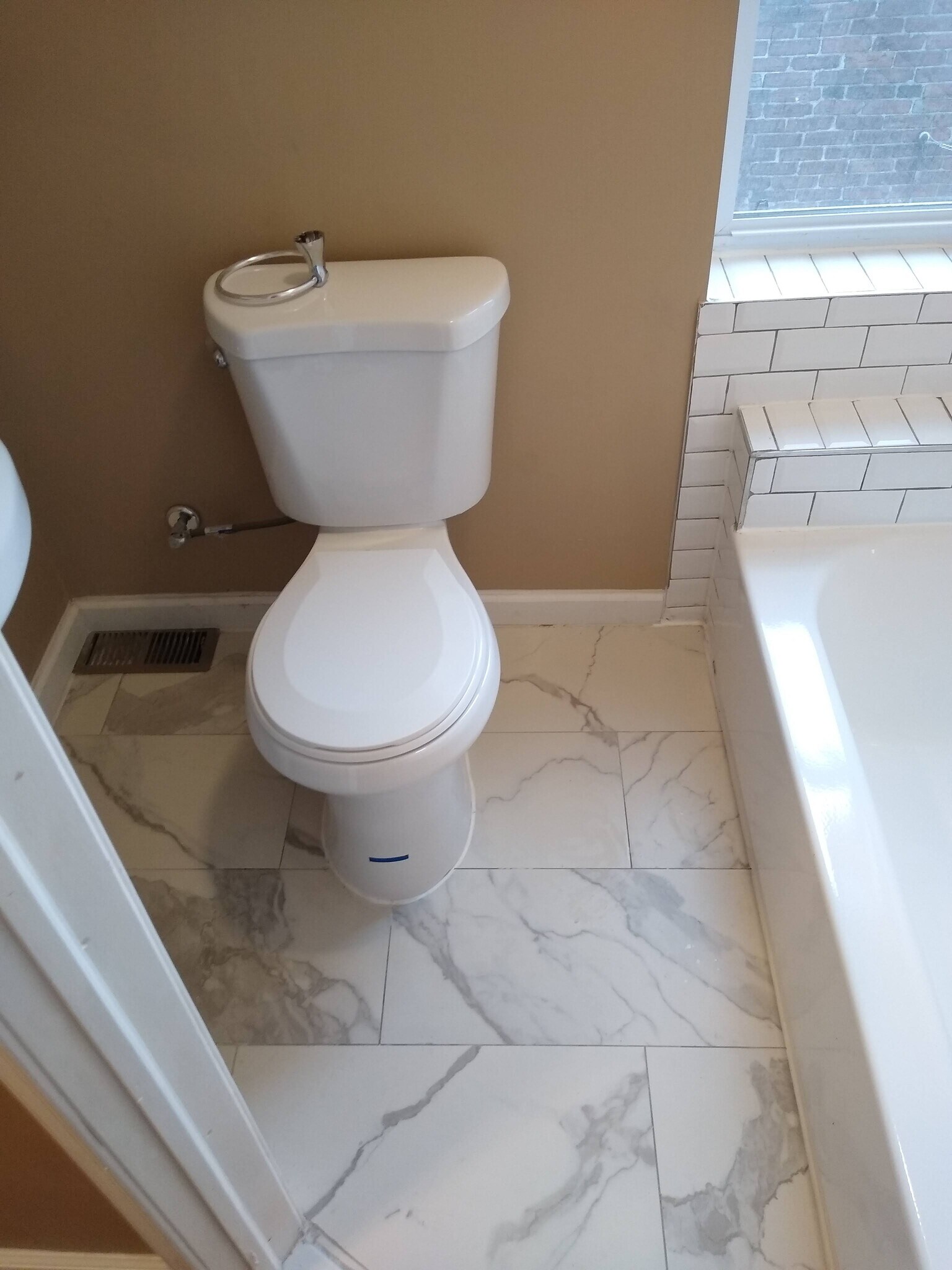 Building Photo - 2054 Ann St