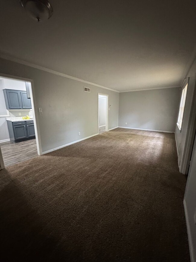Building Photo - Very Nice Newly Rehabbed Home in Frayser -...