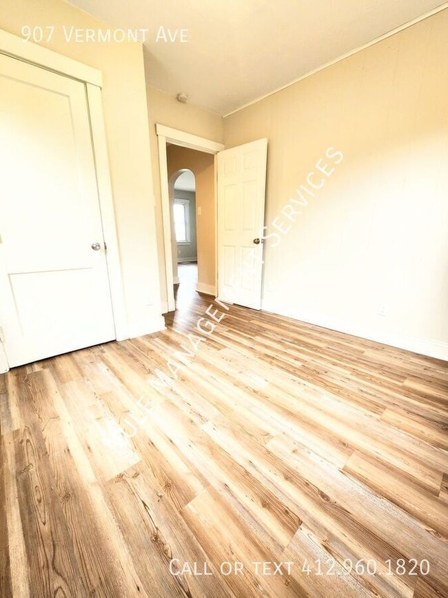 Building Photo - 907 Vermont Ave