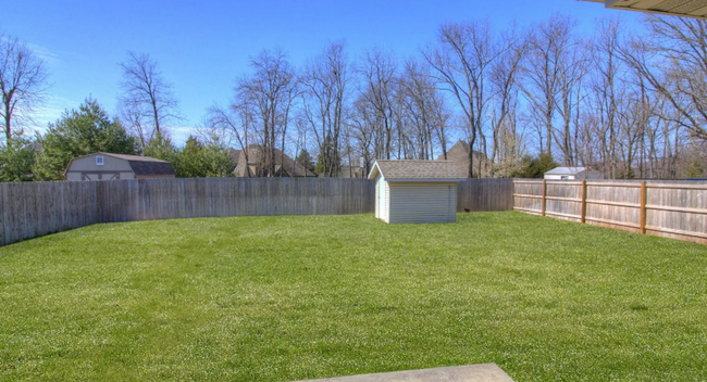 Building Photo - Fenced in 4 Bedroom Home