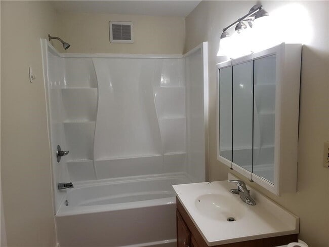 Building Photo - 36 Berkshire St