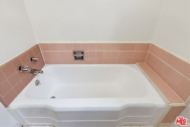 Building Photo - 1255 S Crescent Heights Blvd