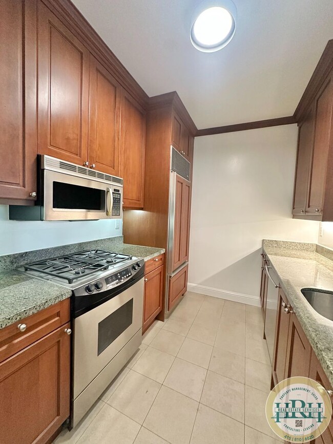Building Photo - Charming 2 BR | 2.5 BA in Presidio Heights