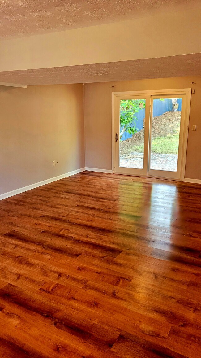 Building Photo - 2915 Lajean Dr