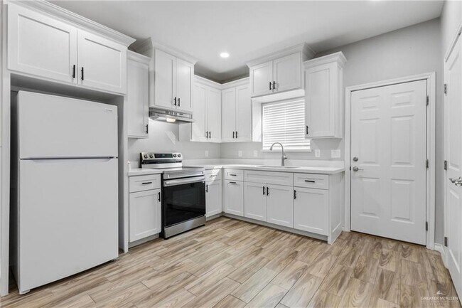 Building Photo - 2809 E Israel Ave