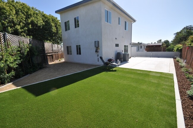 Primary Photo - 4BD/2BA, Separated Yard and Parking!