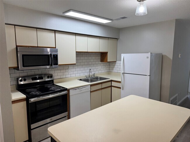 Building Photo - 6107 Snug Harbor Blvd