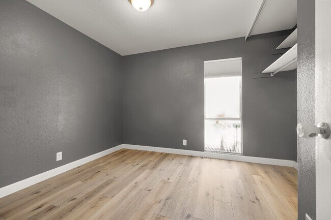 Building Photo - 2863 Roseann Ave