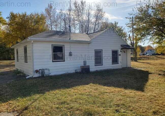 Building Photo - For Rent- Beautiful home in Evansdale! Pets Ok!