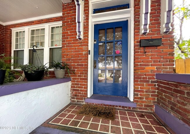 Building Photo - 148 W 6th St