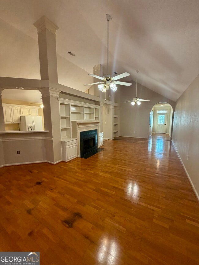 Building Photo - 213 Carrington Ln